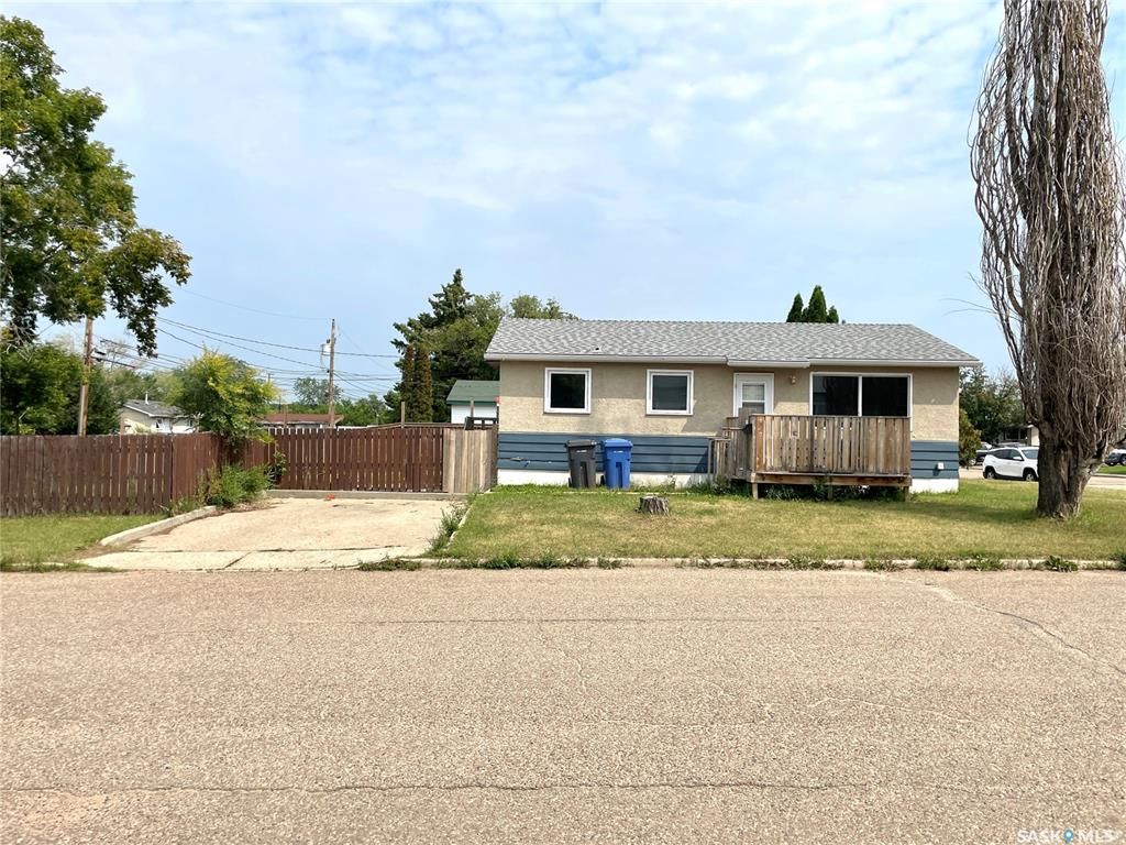 New property listed in Deanscroft, North Battleford
